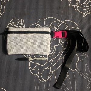 fanny pack / makeup bag